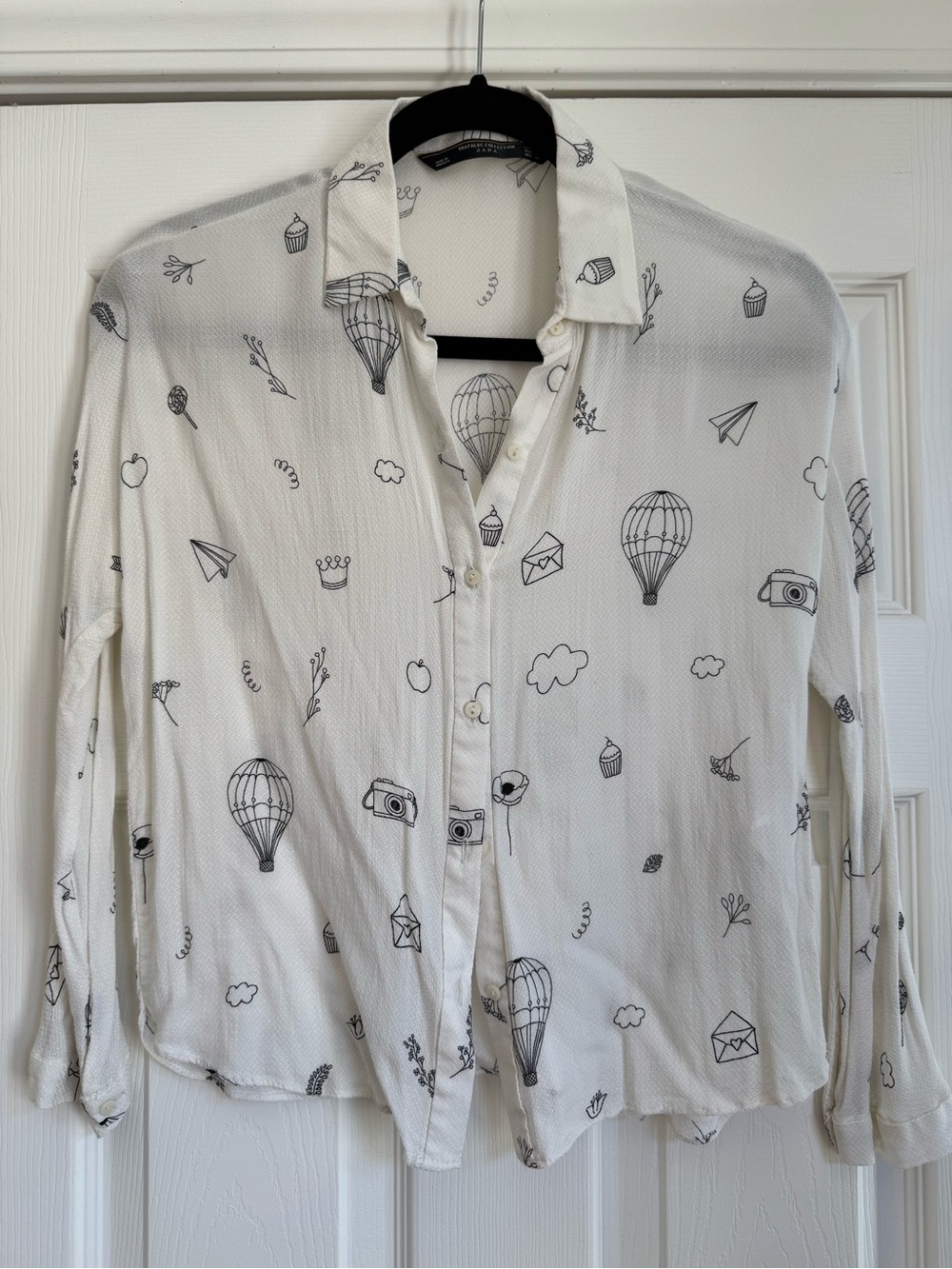 Zara White Long-Sleeve Button-Down Shirt with Black Travel Print